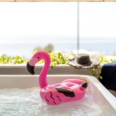 Διαμέρισμα Velebis Superior - Luxurious One-room With Jacuzzi - Prestigious Location By The Sea In The New Center Of Znjan - Panoramic View Of The Sea And Islands - Free Garage Parking - Buralux