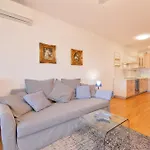 Velebis Superior - Luxurious One-room With Jacuzzi - Prestigious Location By The Sea In The New Center Of Znjan - Panoramic View Of The Sea And Islands - Free Garage Parking Lejlighed