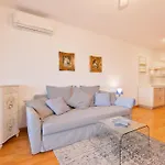 Lejlighed Velebis Superior - Luxurious One-room With Jacuzzi - Prestigious Location By The Sea In The New Center Of Znjan - Panoramic View Of The Sea And Islands - Free Garage Parking *