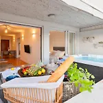 Velebis Superior - Luxurious One-room With Jacuzzi - Prestigious Location By The Sea In The New Center Of Znjan - Panoramic View Of The Sea And Islands - Free Garage Parking Lejlighed