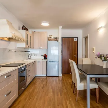 Apartament Velebis Superior - Luxurious One-room With Jacuzzi - Prestigious Location By The Sea In The New Center Of Znjan - Panoramic View Of The Sea And Islands - Free Garage Parking - Buralux