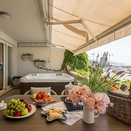 Velebis Superior - Luxurious One-room With Jacuzzi - Prestigious Location By The Sea In The New Center Of Znjan - Panoramic View Of The Sea And Islands - Free Garage Parking - Buralux