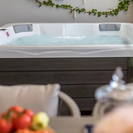 Velebis Superior - Luxurious One-room With Jacuzzi - Prestigious Location By The Sea In The New Center Of Znjan - Panoramic View Of The Sea And Islands - Free Garage Parking - Buralux * Split