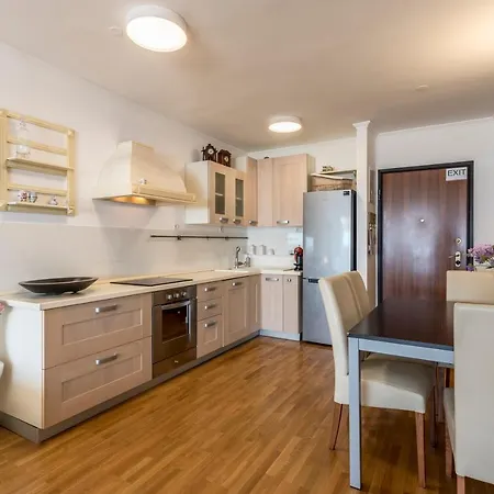 Apartment Velebis Superior - Luxurious One-room With Jacuzzi - Prestigious Location By The Sea In The New Center Of Znjan - Panoramic View Of The Sea And Islands - Free Garage Parking - Buralux *