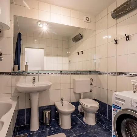 Velebis Superior - Luxurious One-room With Jacuzzi - Prestigious Location By The Sea In The New Center Of Znjan - Panoramic View Of The Sea And Islands - Free Garage Parking - Buralux Apartament Split