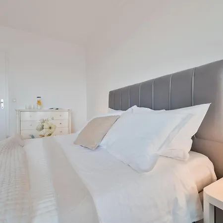 Lejlighed Velebis Superior - Luxurious One-room With Jacuzzi - Prestigious Location By The Sea In The New Center Of Znjan - Panoramic View Of The Sea And Islands - Free Garage Parking