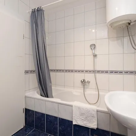 Velebis Superior - Luxurious One-room With Jacuzzi - Prestigious Location By The Sea In The New Center Of Znjan - Panoramic View Of The Sea And Islands - Free Garage Parking Διαμέρισμα