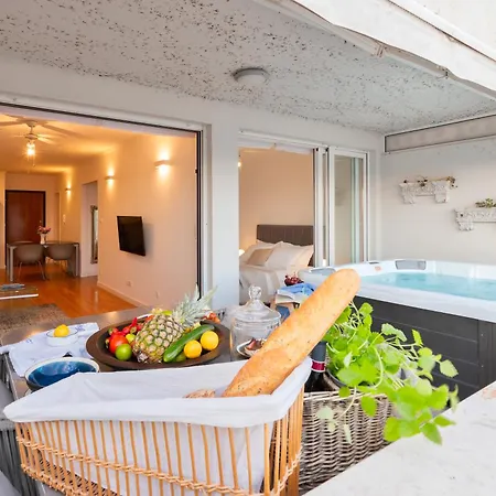 Velebis Superior - Luxurious One-room With Jacuzzi - Prestigious Location By The Sea In The New Center Of Znjan - Panoramic View Of The Sea And Islands - Free Garage Parking Appartement