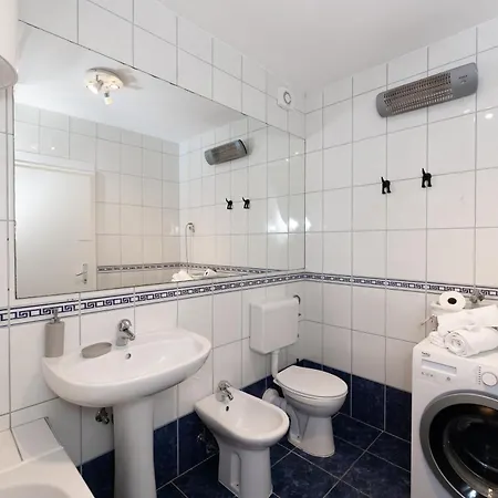 Appartement Velebis Superior - Luxurious One-room With Jacuzzi - Prestigious Location By The Sea In The New Center Of Znjan - Panoramic View Of The Sea And Islands - Free Garage Parking